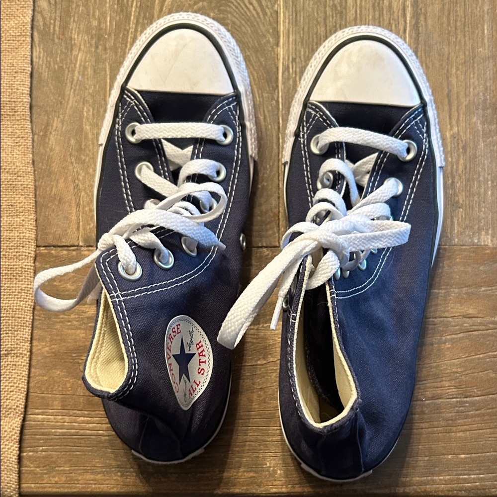 Converse Kids Dark Blue Sneakers women’s 7 men’s 5